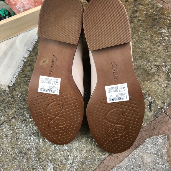 Clarks Size 7.5 Taylor Shine Chelsea Bootie - Picture 7 of 8